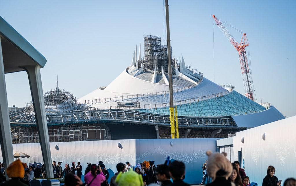 space-mountain-construction-tokyo-disneyland-3570.jpg