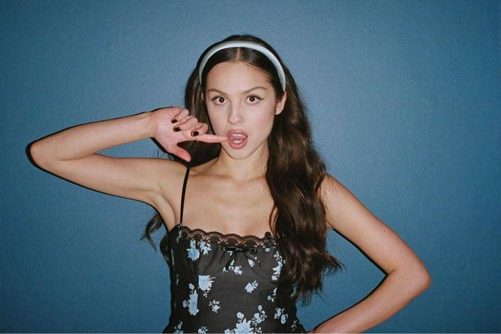Deretan Gaya Rambut Olivia Rodrigo yang Elegan untuk Berbagai Acara