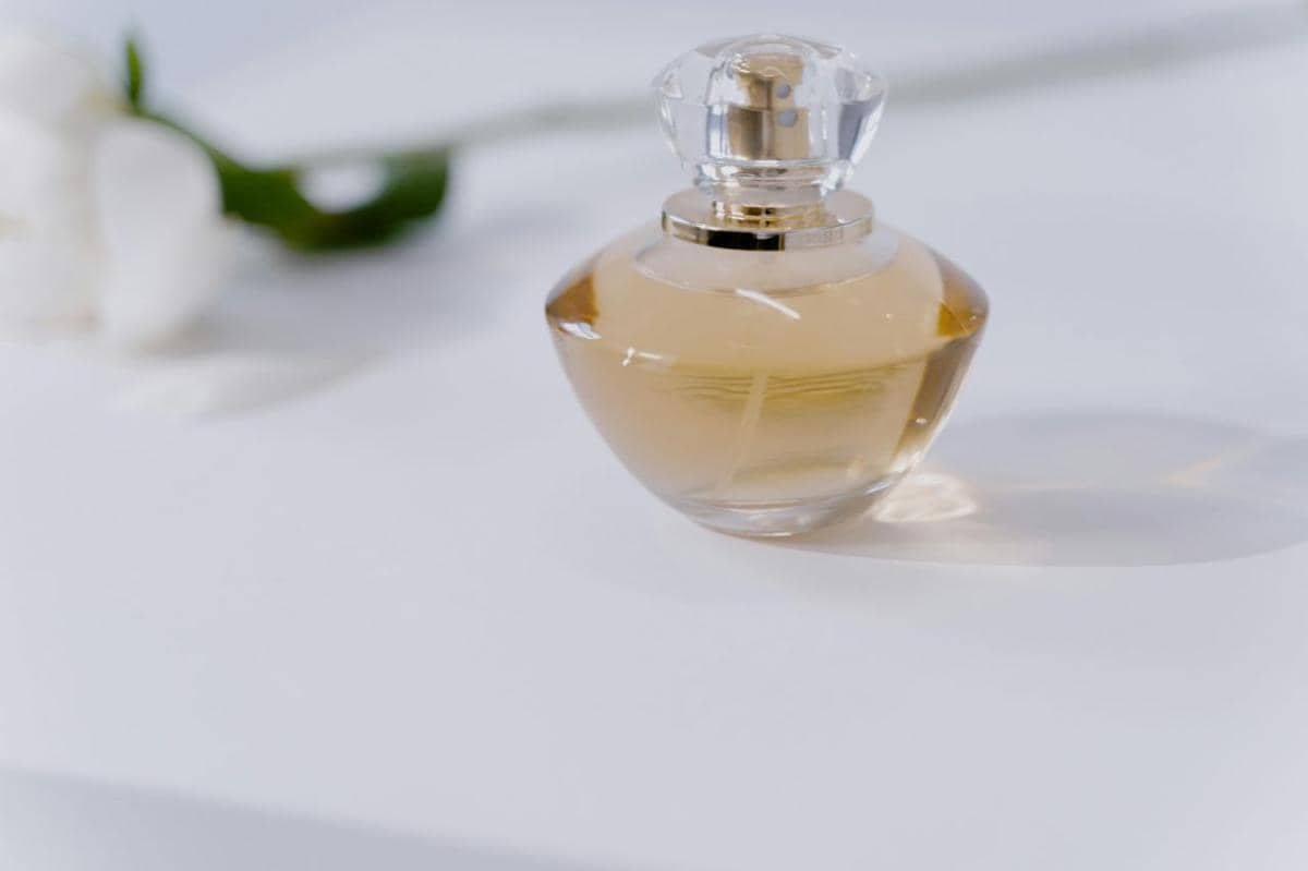 wangi parfum akasia seperti apa