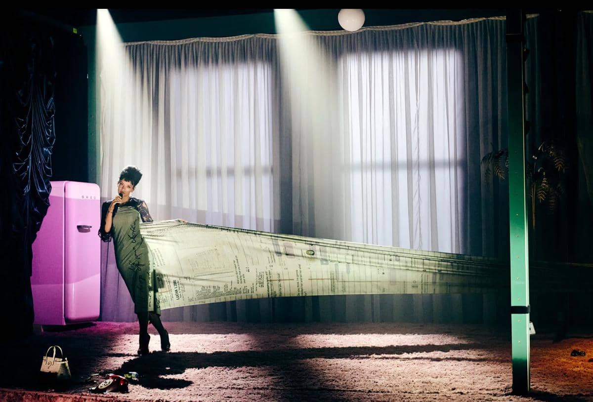 Lily Allen Tampil dengan 'Revenge Dress', Sindir Dugaan Perselingkuhan