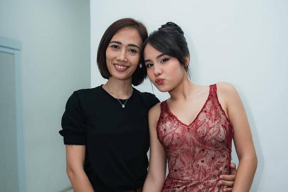 💋🌹 Special thank you to - MUA @vinkimakeupHairdo by @hairdo_joStyled by @ilonksarizqi @fherrii.jpg