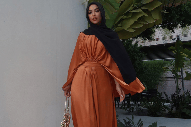 Gamis Warna Terracotta Cocok dengan Jilbab Warna Apa? Ini Panduannya!