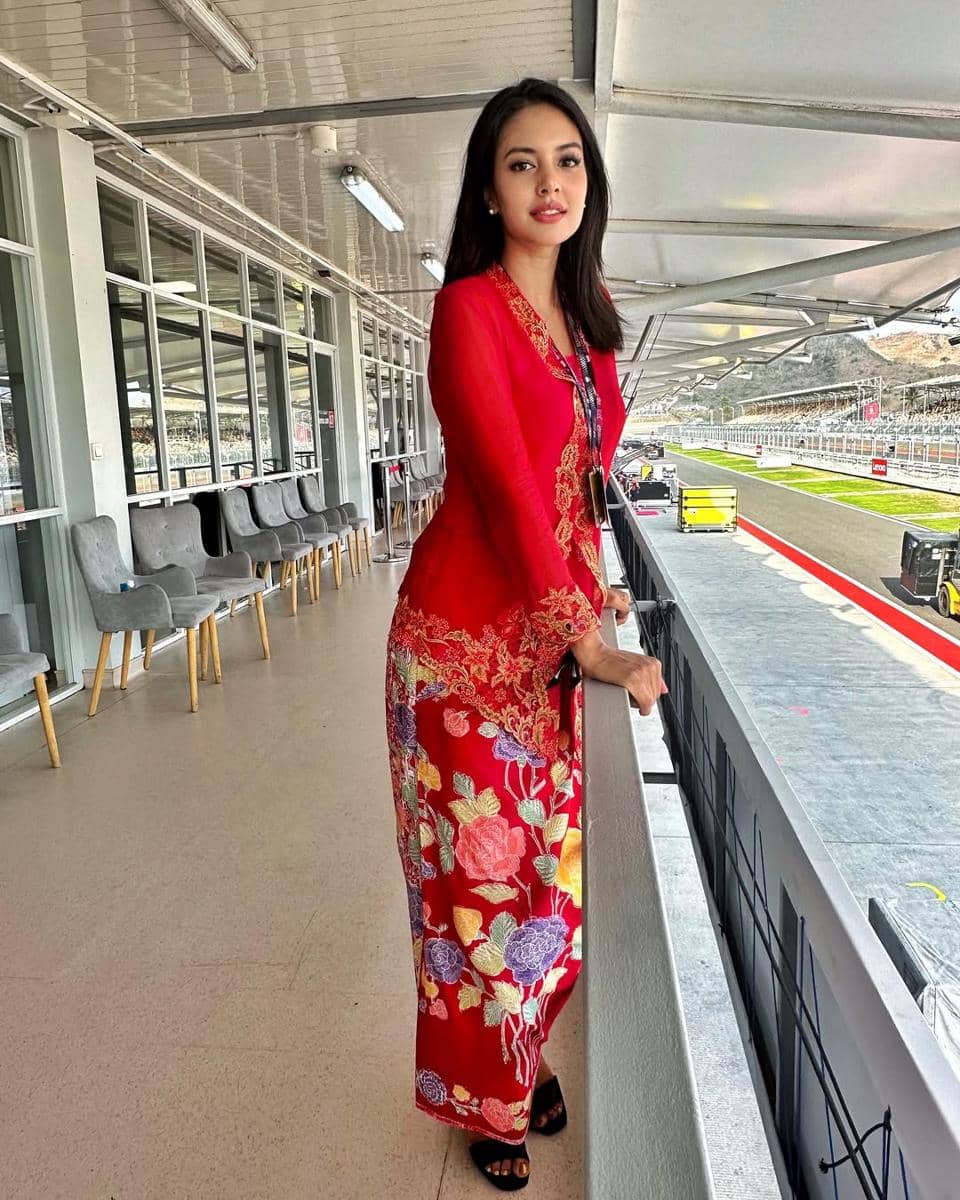 Gaya Kebaya ala Aurelie Moeremans (instagram.com/aurelie)