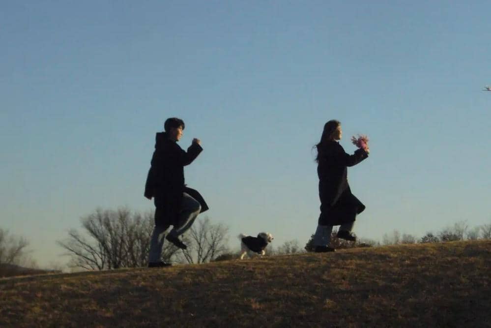 안녕하세요, 서혜원입니다.저의 인생 소식을 조심스럽게 전해드리려 합니다.제게 서로의 삶을 함께하기로 약속하며, 부부의 연을 맺은 소중한 동반자가 생겼습니다.결혼식을 치르는.jpg