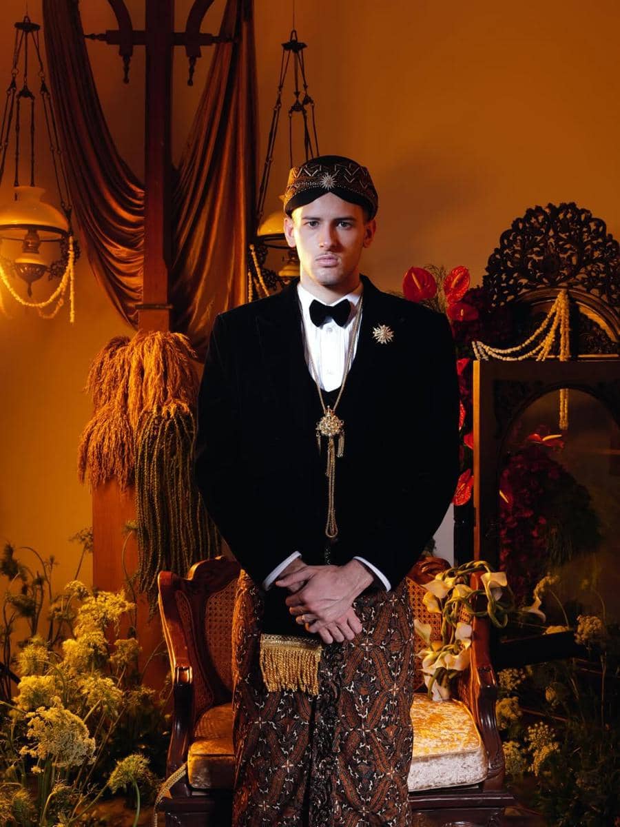 Dua hati, satu perjalanan. Dalam balutan tradisi, kami memulai kisah abadi.#JUSTinjenniFERtillth (4).jpg