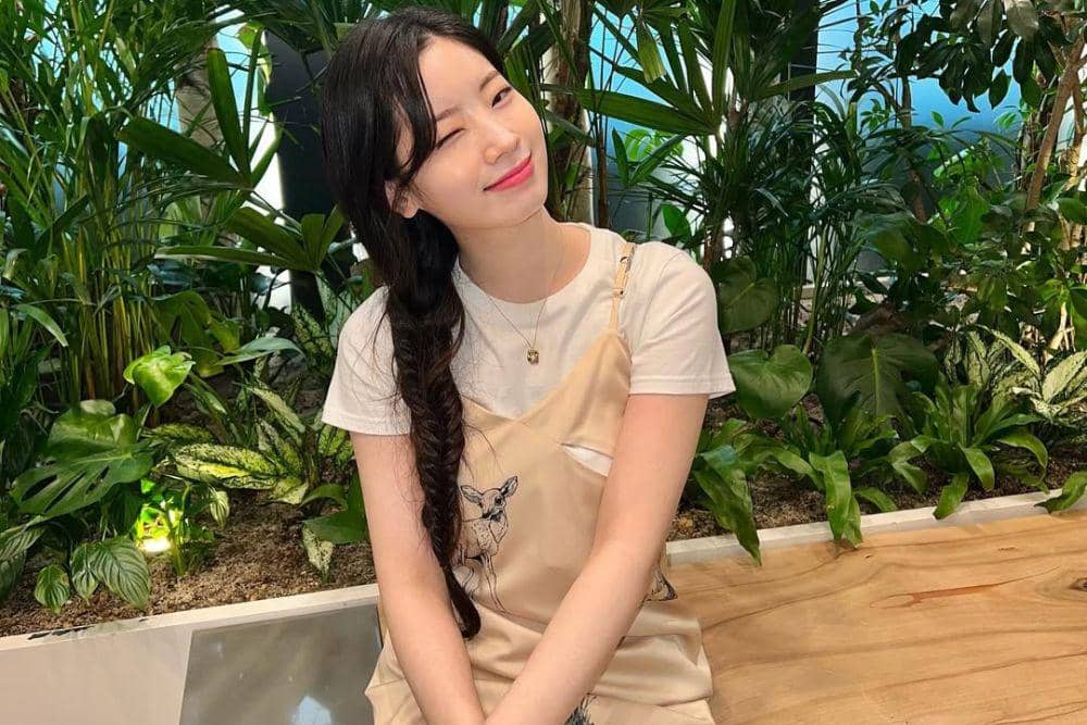 Intip Braided Look a la Dahyun 'TWICE' yang Fresh dan Playful