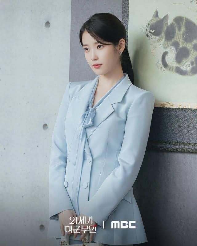 Perfect Crown Cast IU