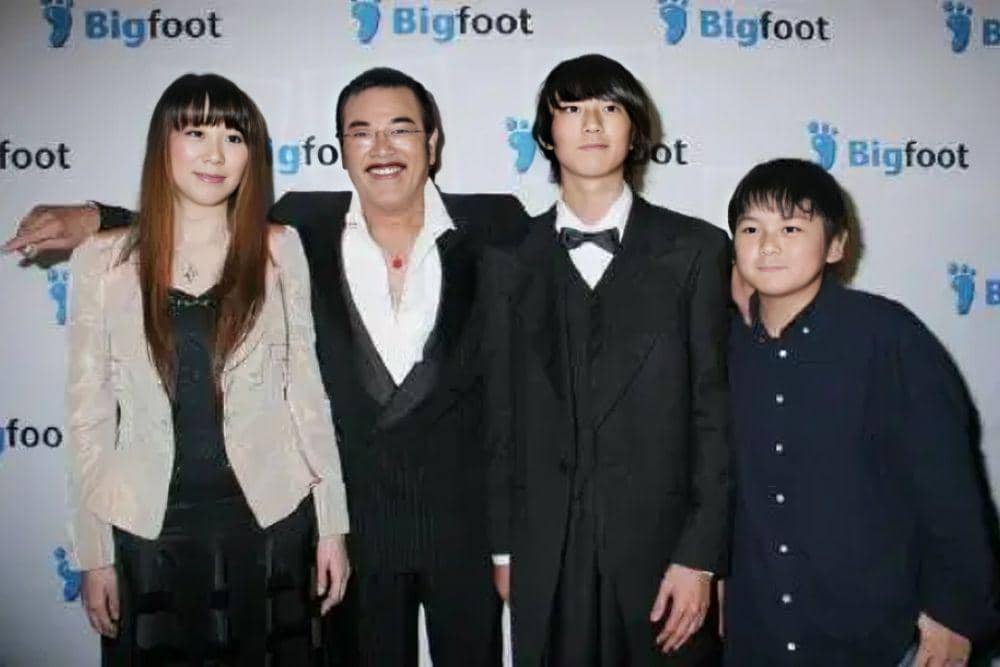 Mackenyu dan saudaranya