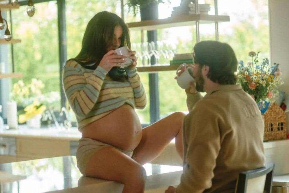 Hailee Steinfeld dan Josh Allen