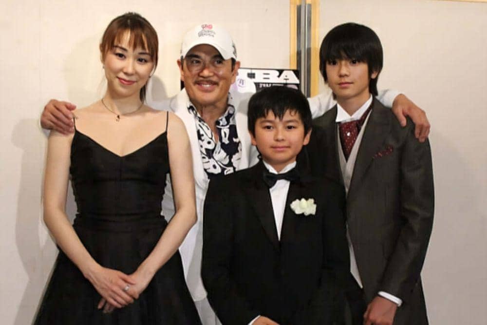 Mackenyu dan saudaranya