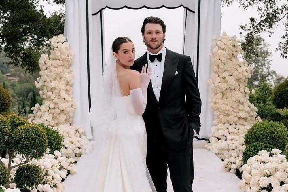 Selamat! Hailee Steinfeld dan Josh Allen Sambut Anak Pertama