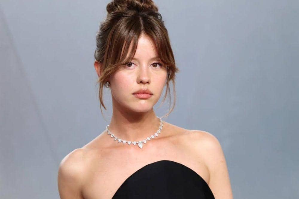 Intip Gaya Rambut Mia Goth yang Chic untuk Berbagai Acara