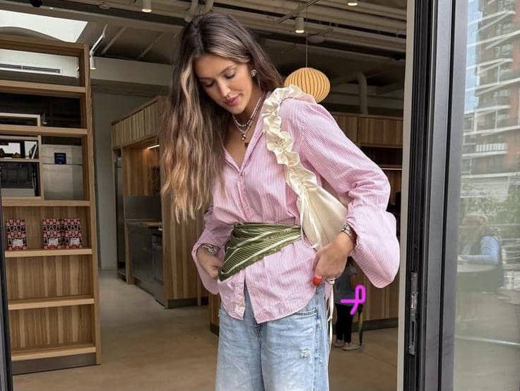 Mix & Match Atasan Pink, Cocok dengan Bawahan Warna Ini