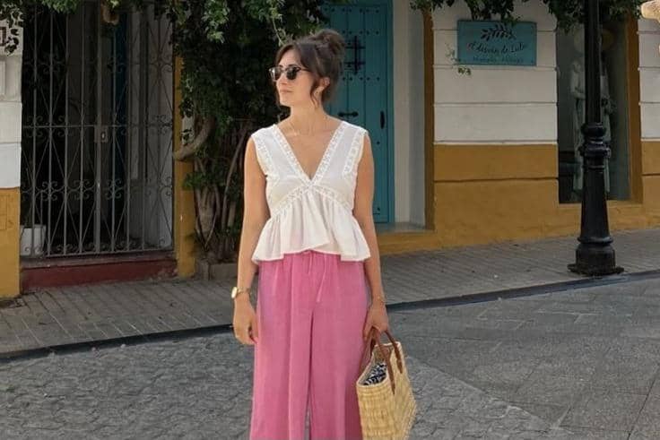 Atasan Putih Cocok dengan Bawahan Warna Apa Biar Nggak Membosankan?