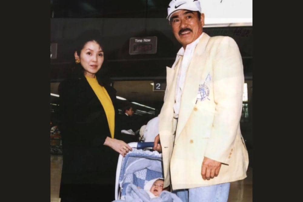 Mackenyu dan orang tuanya