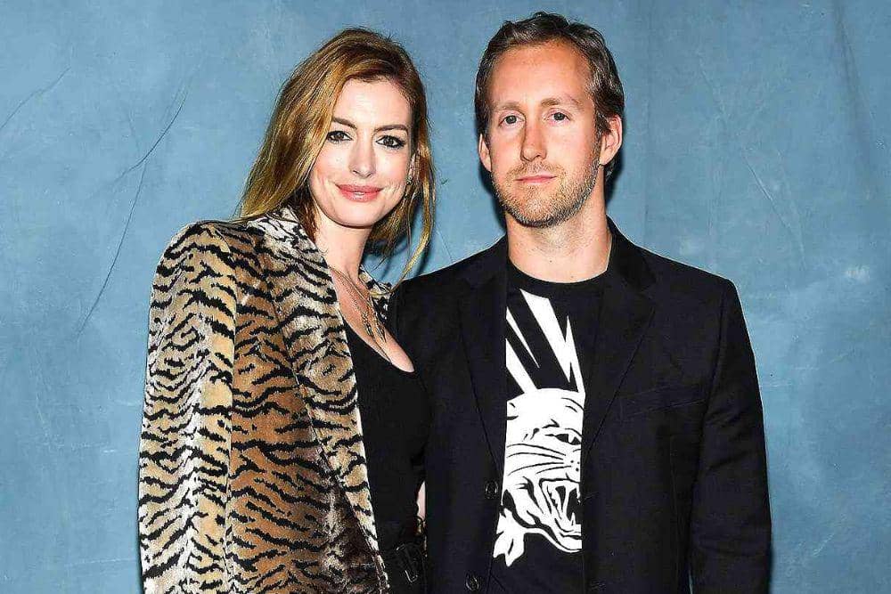 Anne Hathaway dan Adam Shulman