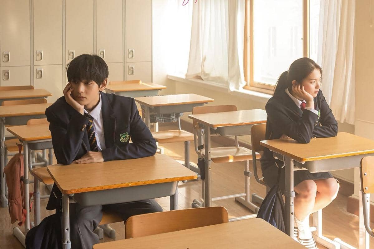 V BTS Comeback Akting! Jadi Anak Sekolah di Film Pendek 'That, Night, Our Decaf'