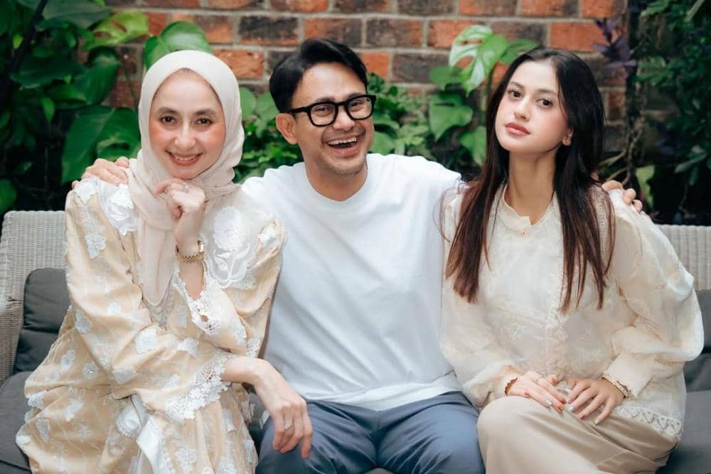 6 Fakta Keluarga Asila Maisa, Anak Tunggal Pasangan Artis!