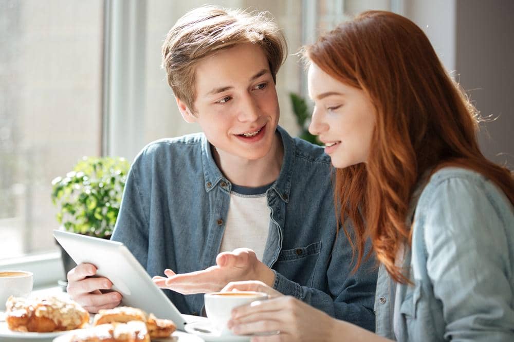 7 Tanda-Tanda Dia Hanya Mau Berteman atau Lebih, Amati dengan Baik!