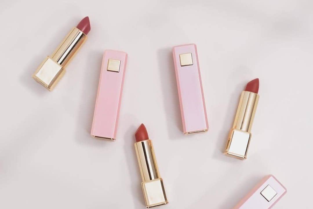 5 Rekomendasi Lipstik Warna Bold untuk Wanita Indonesia
