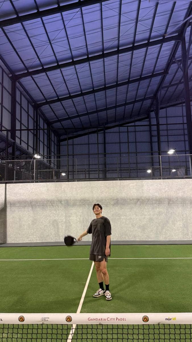 Ji Chang Wook main padel di Jakarta