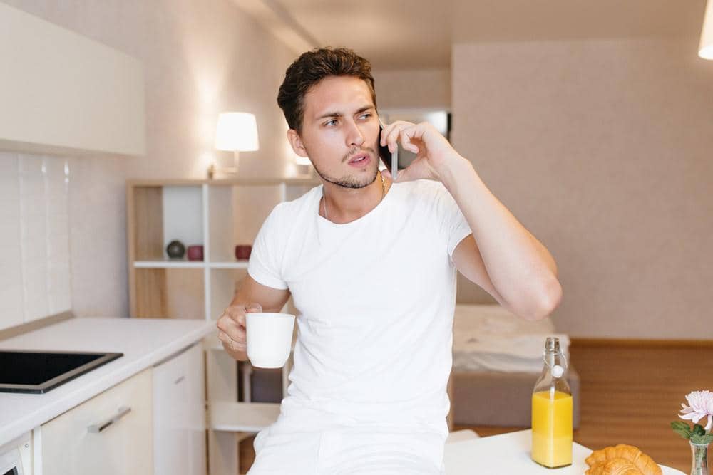 Tanda-Tanda Love Bombing dalam Hubungan