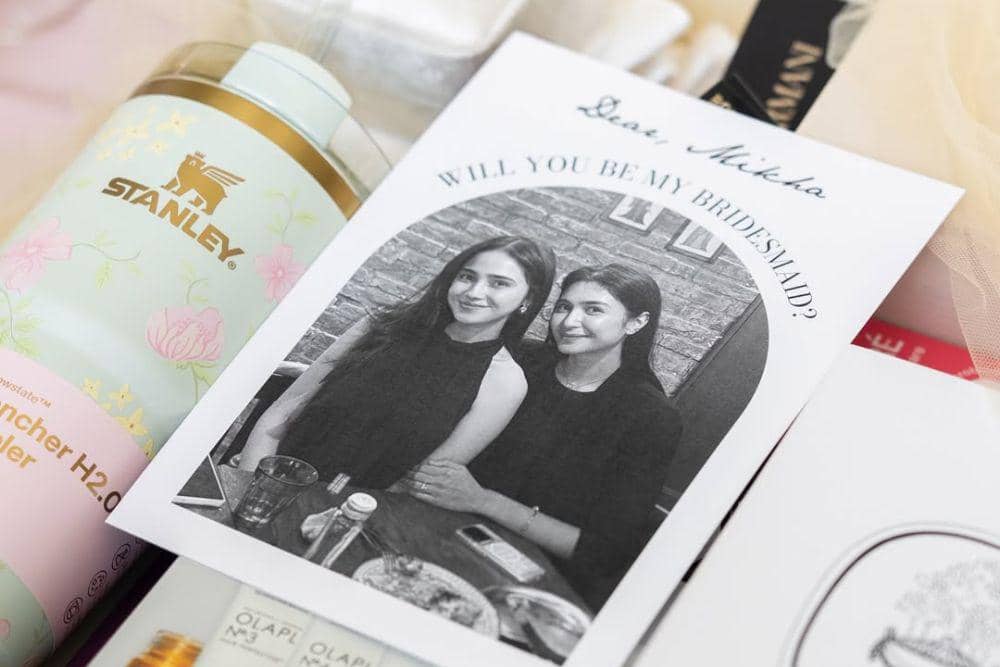 Souvenir Bridesmaids Syifa Hadju berupa tumblr