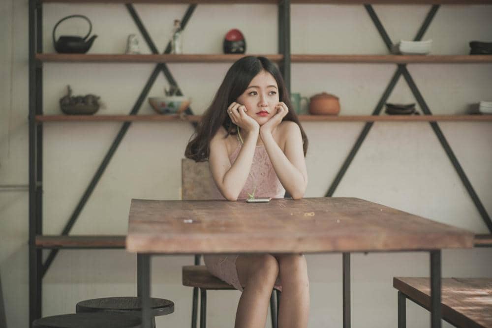 9 Cara Move On dari Mantan yang Masih Dicintai, Hindari Cari Pelarian