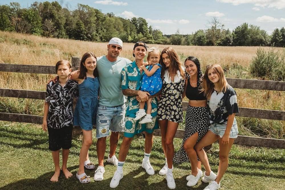 9 Fakta Keluarga Justin Bieber, Hidup Sederhana hingga Jadi Superstar