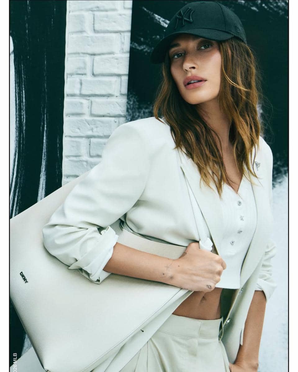 Hailey Bieber (2).jpg