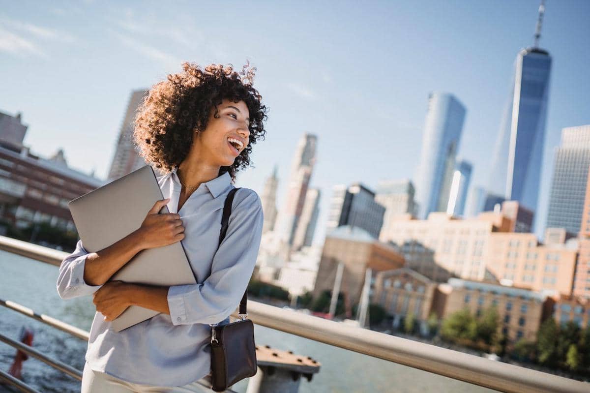 6 Tips Menjaga Work-Life Balance Wanita Karier agar Tetap Sehat & Produktif