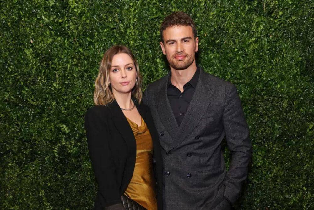 6 Fakta Keluarga Theo James, Ungkap Takut Besarkan Anak Laki-laki