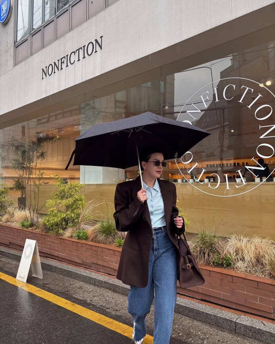 padu-padan outfit cokelat tua a la artis Indonesia