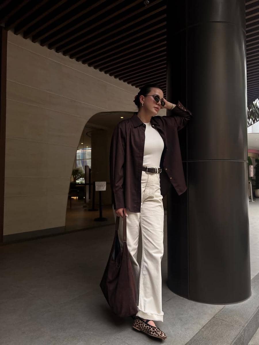 padu-padan outfit cokelat tua a la artis Indonesia