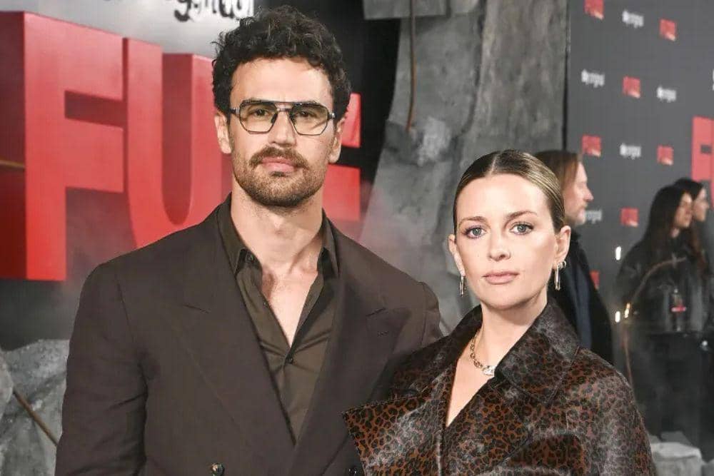 Theo James dan istri