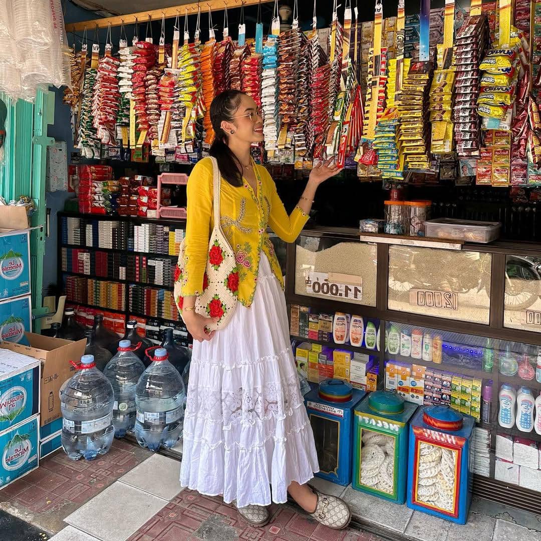 ide outfit Hari Kartini perempuan simple tapi elegan