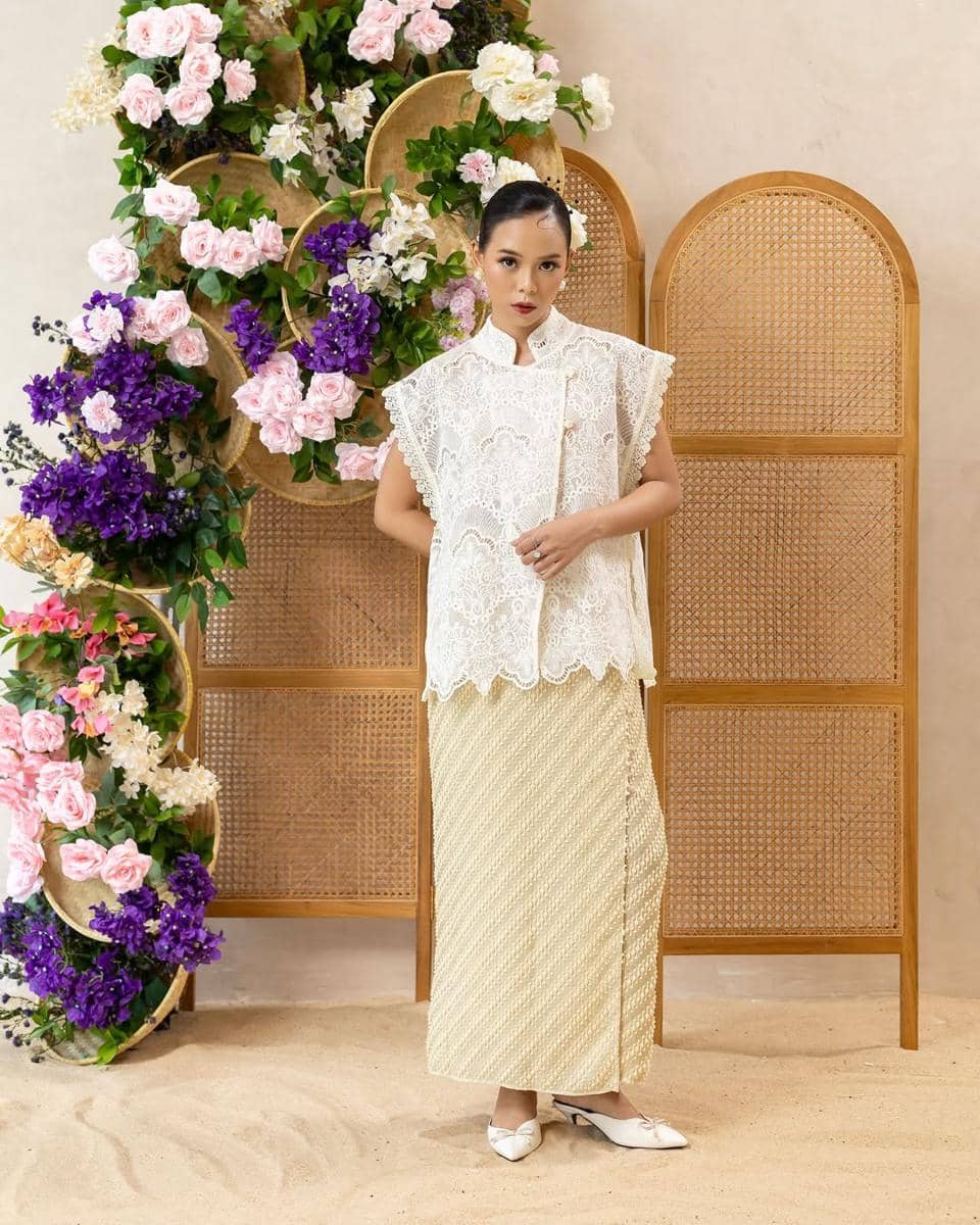 outfit Hari Kartini warna pastel