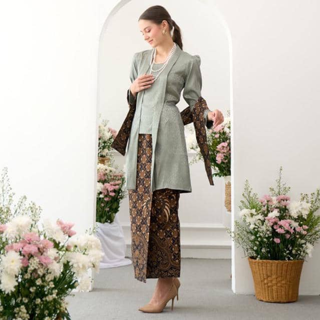 outfit Hari Kartini warna sage green