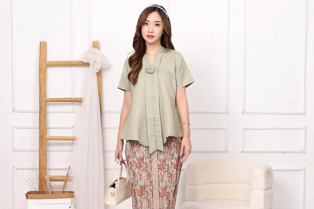 7 Mix and Match Outfit Hari Kartini Warna Sage Green, Anggun dan Chic!