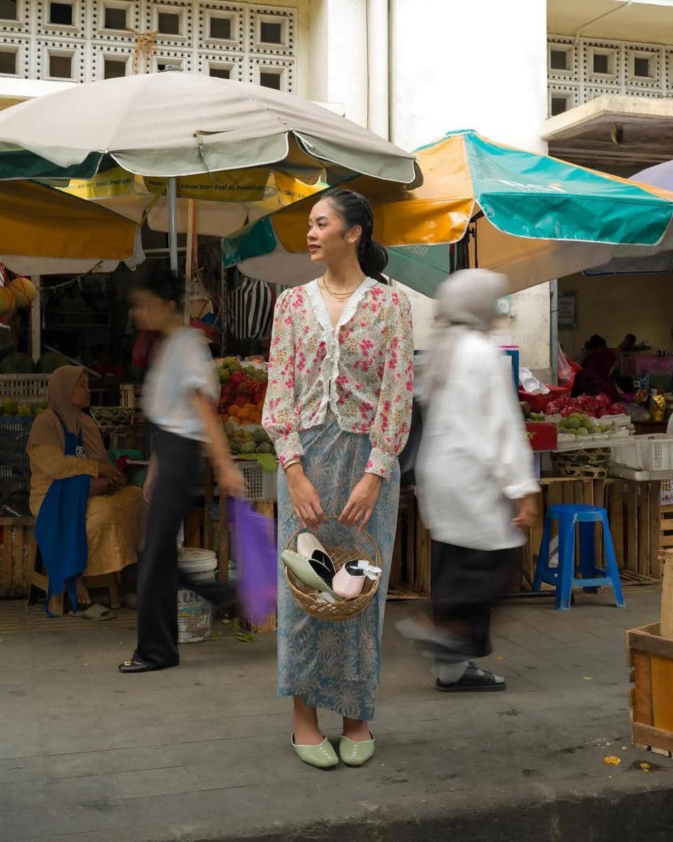 ide outfit Hari Kartini perempuan simple tapi elegan