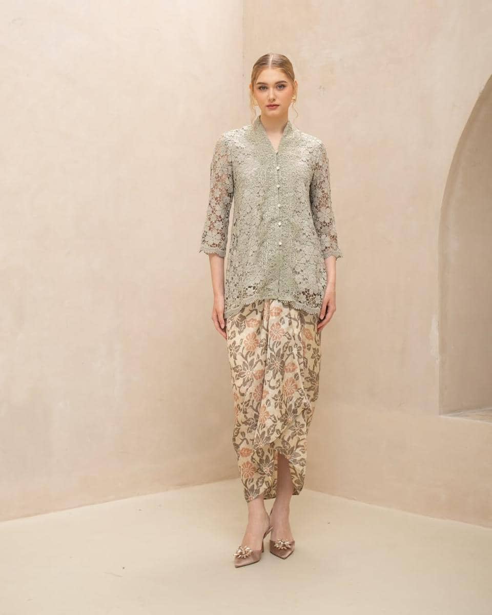 outfit Hari Kartini warna sage green