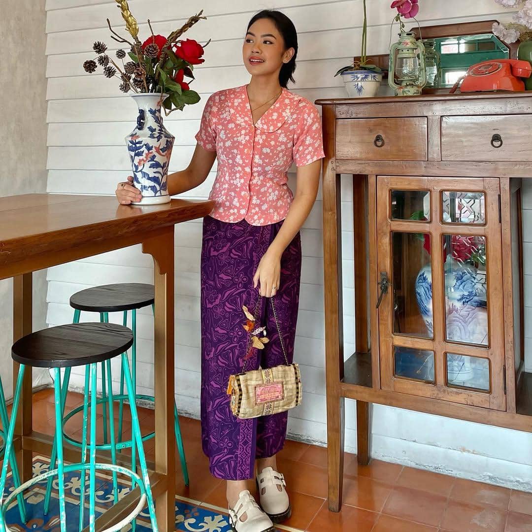 ide outfit Hari Kartini perempuan simple tapi elegan