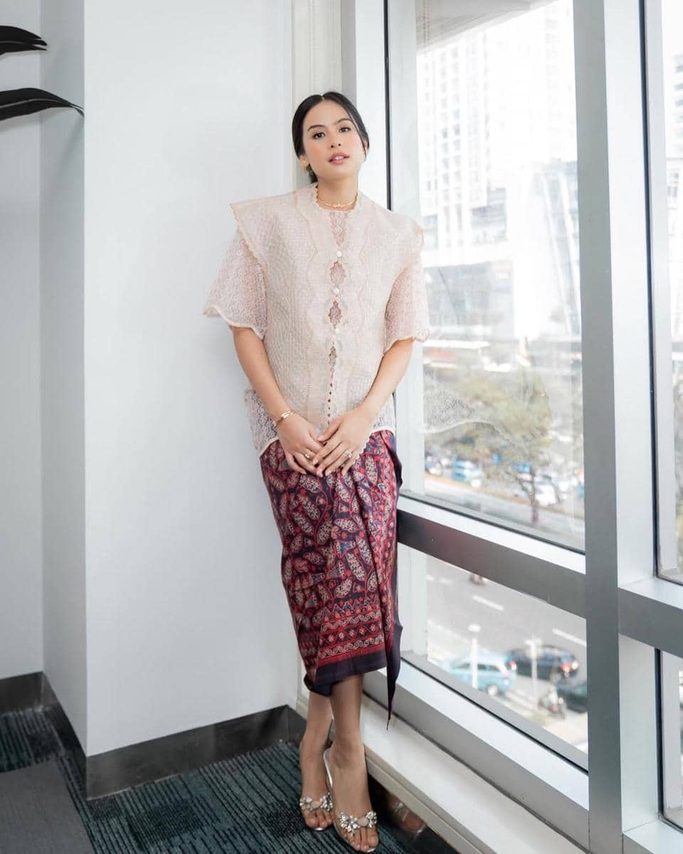 outfit Hari Kartini warna pastel