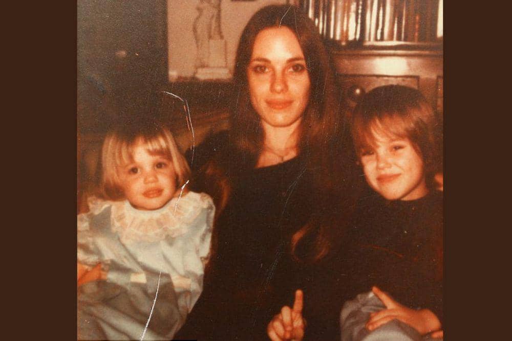 Angelina Jolie dan keluarganya