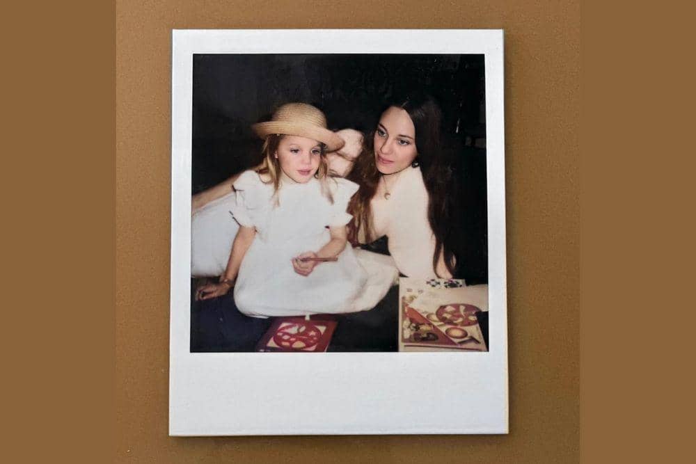 Angelina Jolie dan ibunya