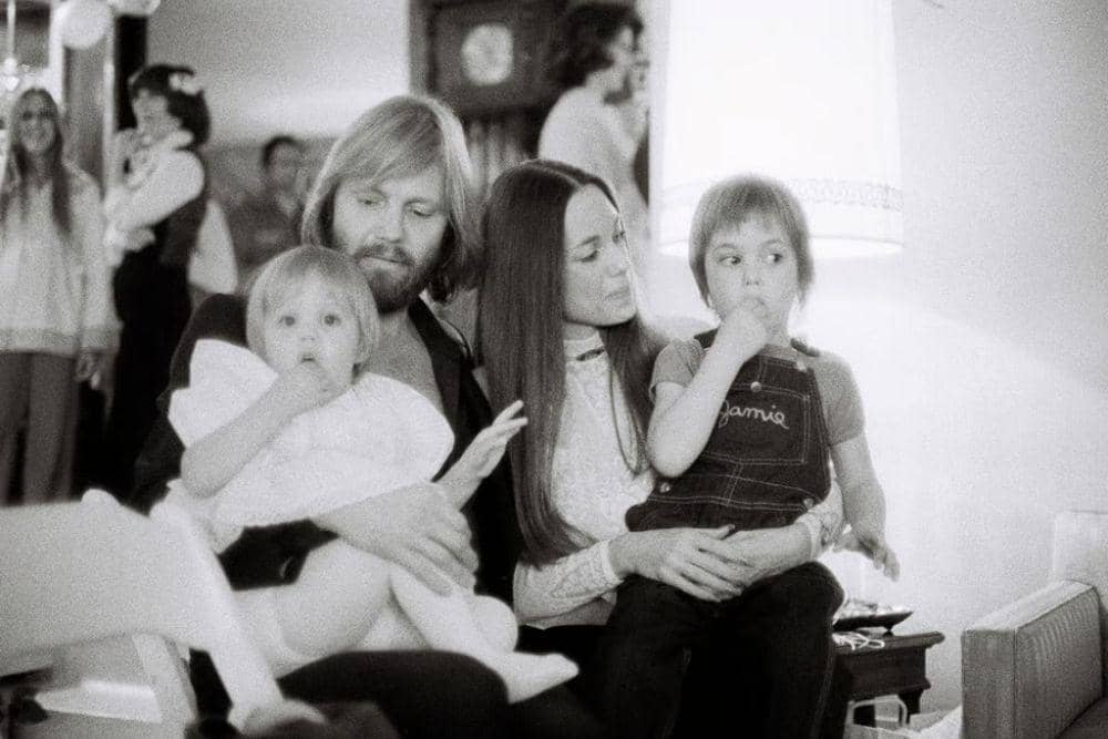 Angelina Jolie dan keluarganya