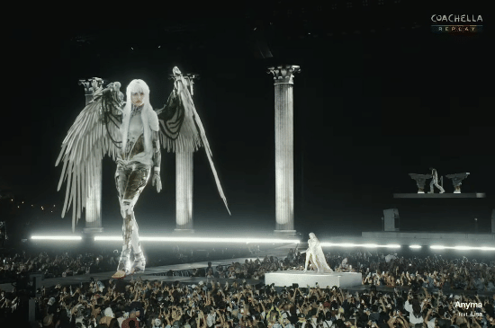 8 Potret Penampilan LISA bareng Anyma di Coachella 2026, Visual Avatar Raksasa Viral