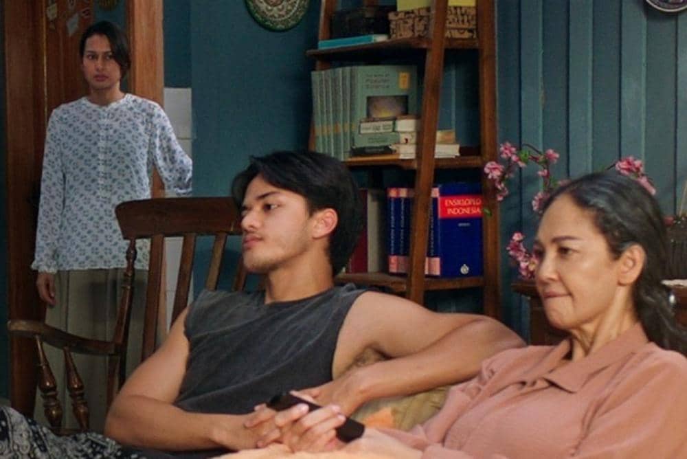 Film Keluarga Suami Adalah Hama