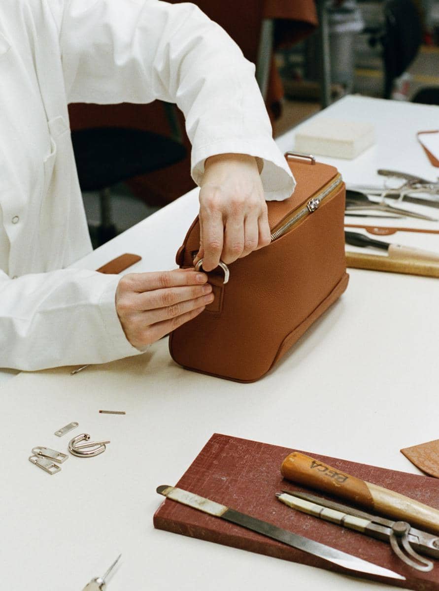 DIOR FALL 2026 COLLECTION_VISUELS_SAVOIR FAIRE_ARCHIE BAG BY PAUL LEHR  (9).jpg