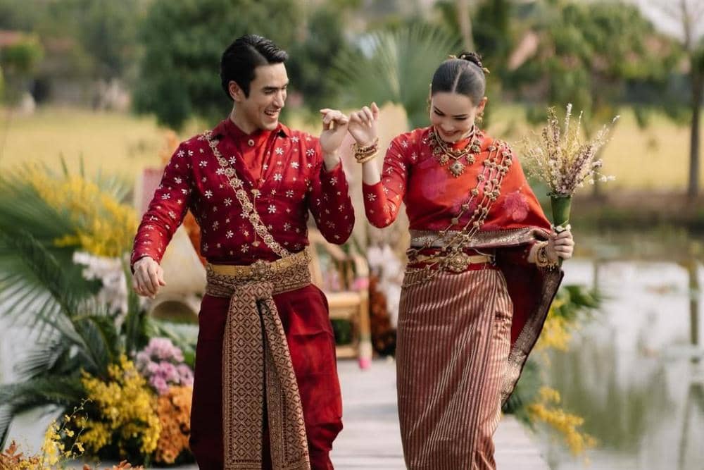 Yaya Urassaya dan Nadech Kugimiya 